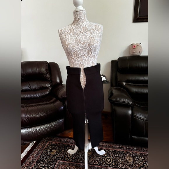 Ann Taylor wool bodycon skirt. Size S. Full length zipper.Like new - Picture 3 of 9